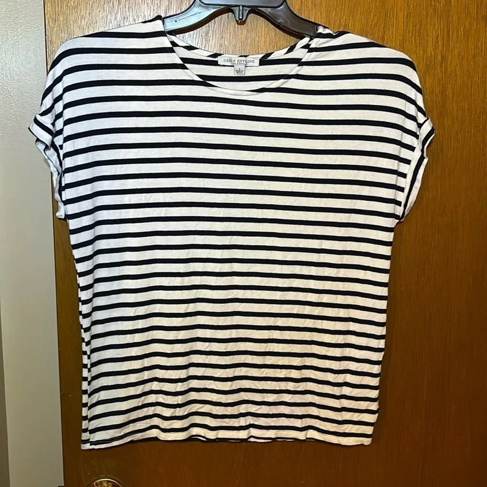 Green Envelope Women’s Trendy Navy Striped Knit Top Size L